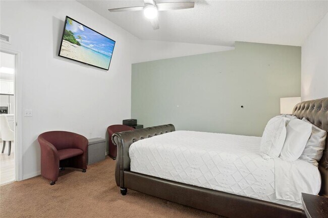 Building Photo - 10608 Laxton St