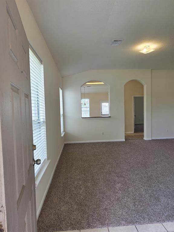 Building Photo - 2026 Makenna Ln