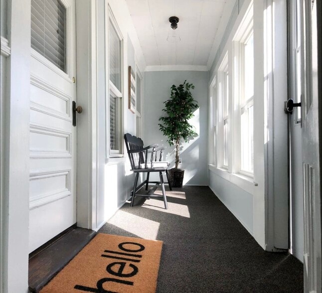 Primary Photo - 184 Thornton St