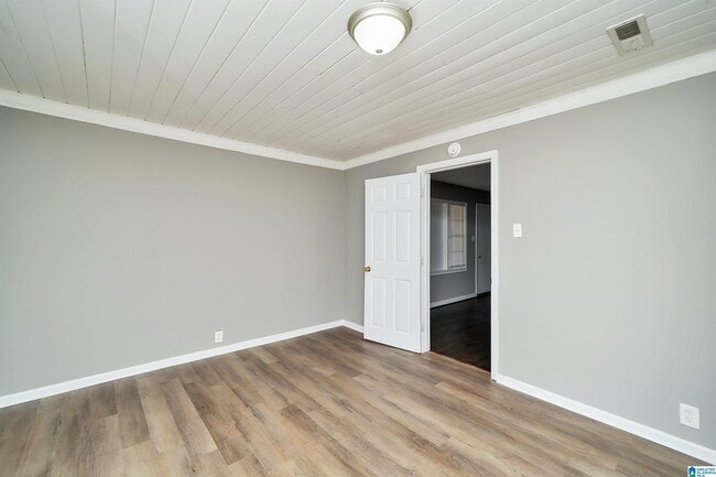 Building Photo - 832 Alden Ave