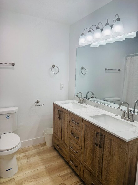 Building Photo - 952 S 1350 E