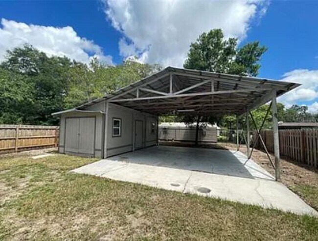 Building Photo - Spacious 3 Bed, 2 Bath Home with Workshop ...