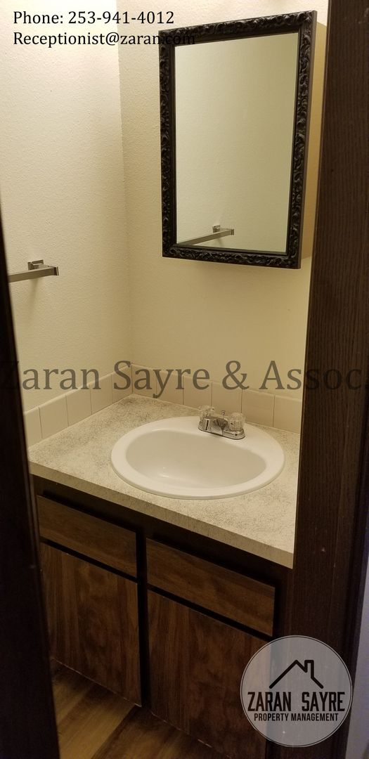 Building Photo - 757