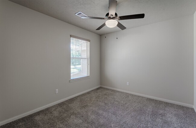 Building Photo - 12960 Orion Ct E