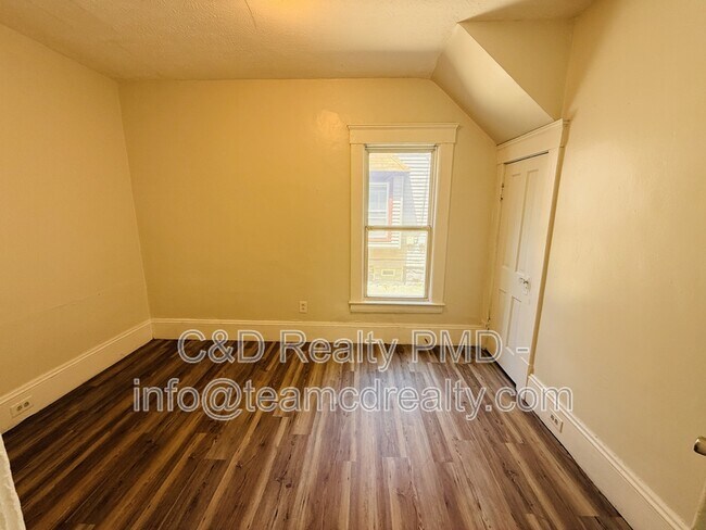 Building Photo - 1209 E 167th St