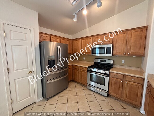 Building Photo - 7135 S Oakbank Dr