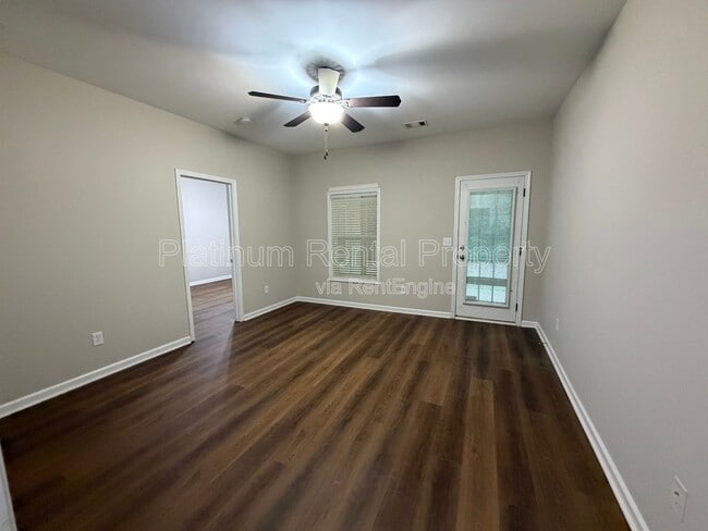 Building Photo - 12785 Doe Dr