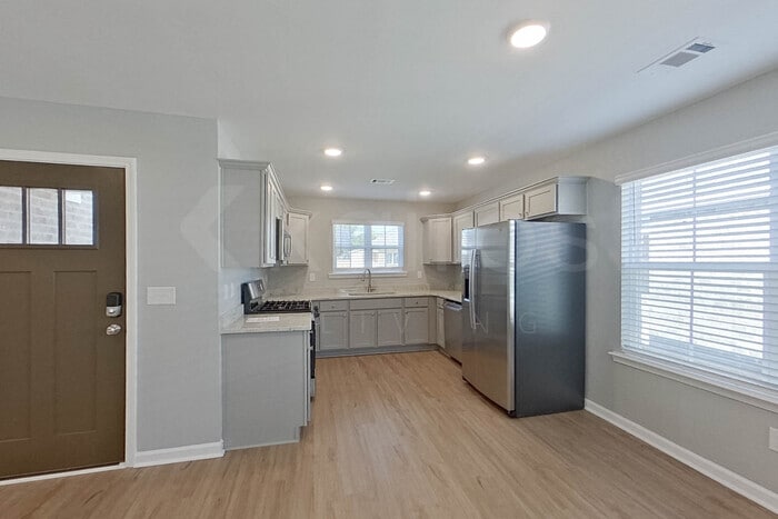 Building Photo - 133 Denise Dr