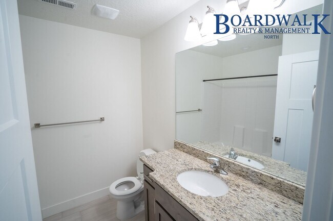 Building Photo - 440 1625 N