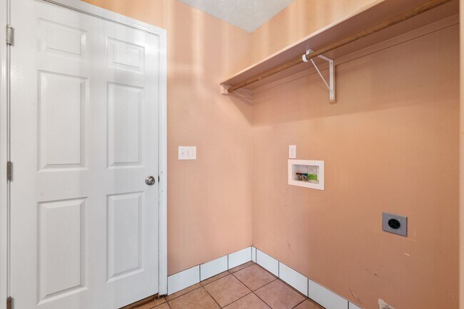 Building Photo - 3 Bedroom 2.5 Bathroom Home in Southwest B...
