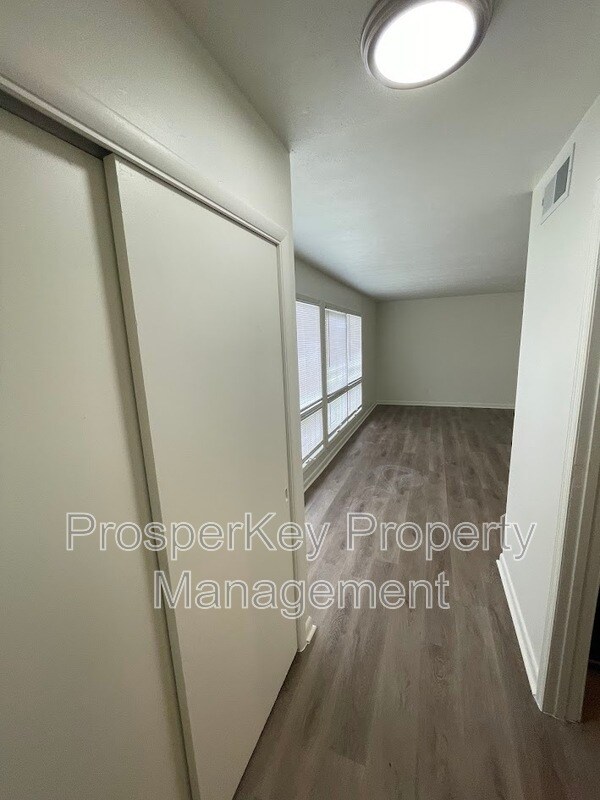 Building Photo - 3026 Avondale Rd