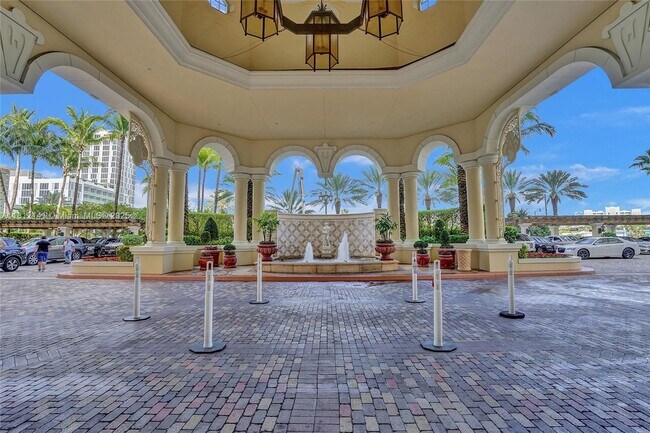 Building Photo - 17875 Collins Ave