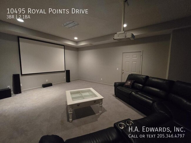 Building Photo - 10495 Royal Points Dr