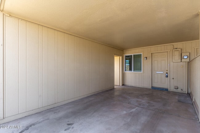 Building Photo - 10935 W Santa Fe Dr