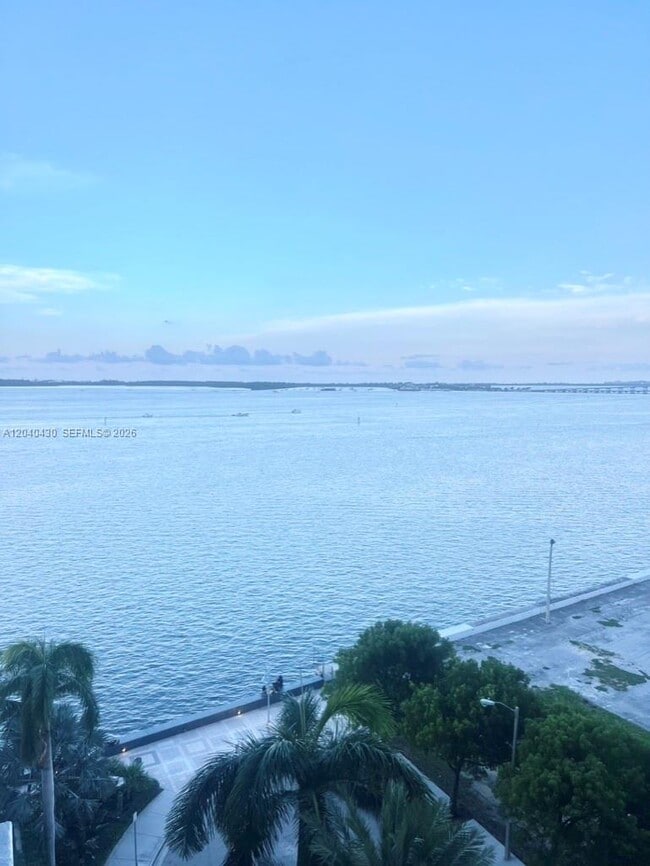 Building Photo - 1155 Brickell Bay Dr