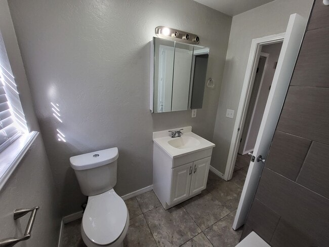 Building Photo - 2 bedroom 1 bathroom house with 1 car garage and central heat and air