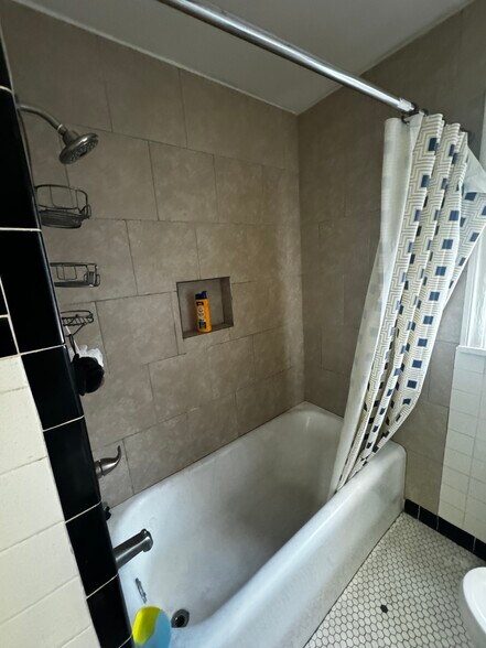 shower - 2840 NW 23rd St