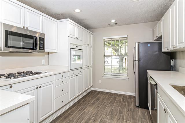 Building Photo - 3025 Montclair Pl