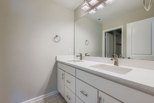 Building Photo - Stunning home in Lafayette!