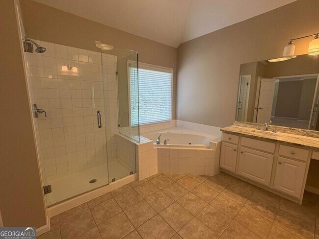 Building Photo - 1150 Lamont Cir