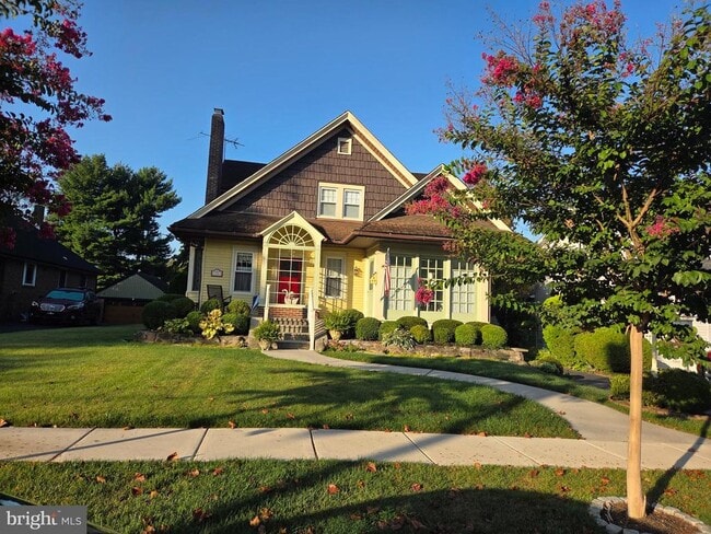 Building Photo - 10 9th Ave