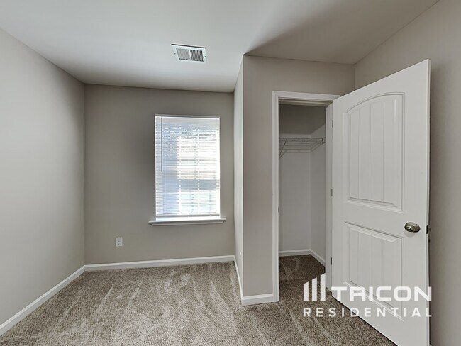 Building Photo - 653 Dawsons Park Wy