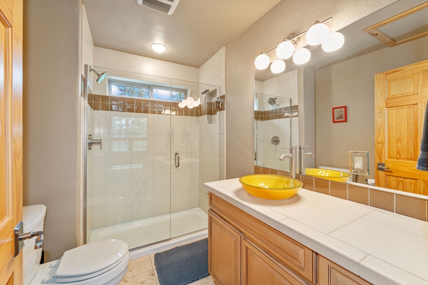 Building Photo - 14583 Sylvan Dr