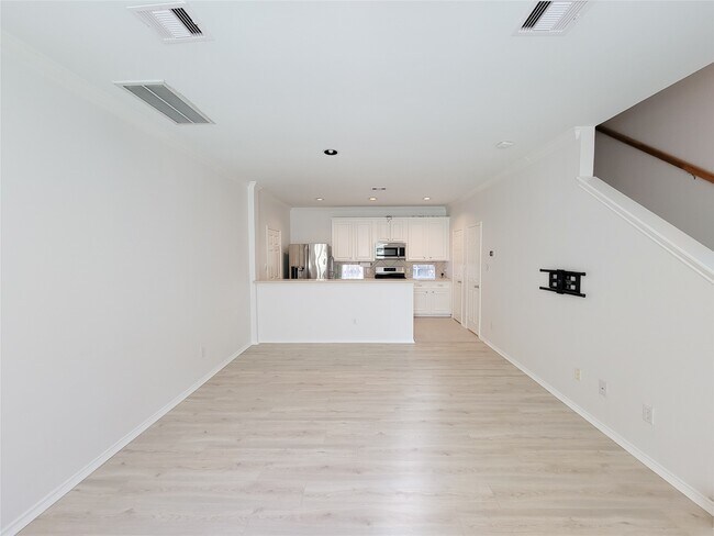 Building Photo - 75 Dennis St