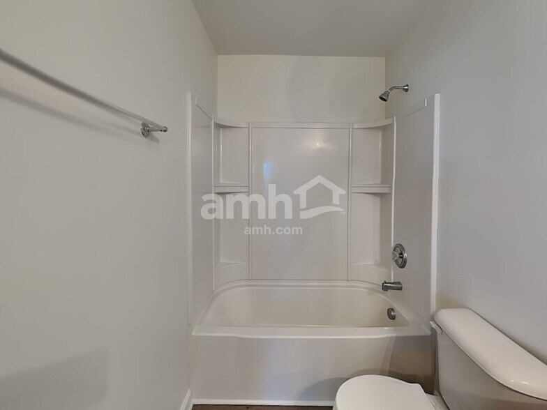 Building Photo - 1019 Green Terra Rd