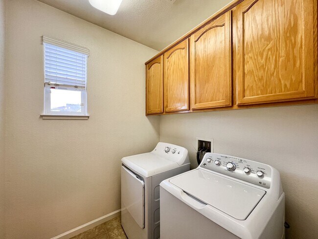 Building Photo - South Napa Three Bedroom House