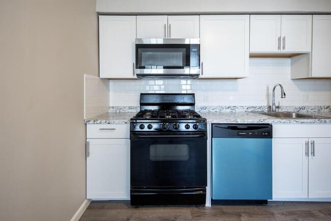 Building Photo - 53 Main St