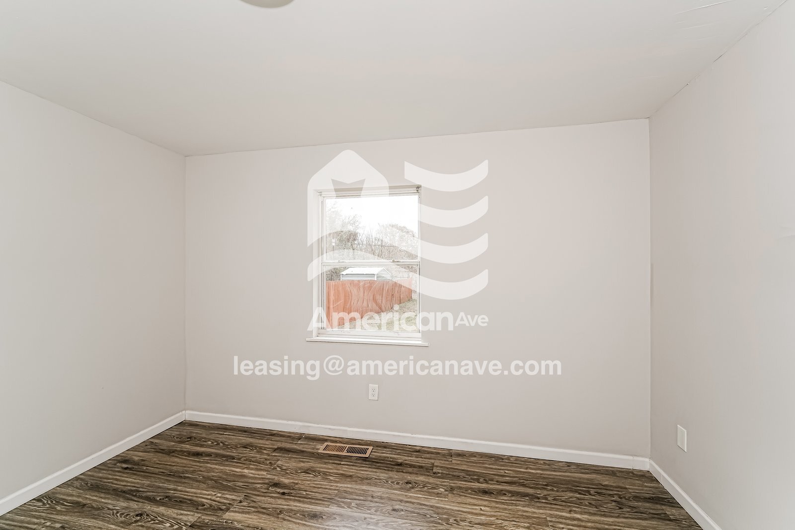 Building Photo - 610 16th Pl SW