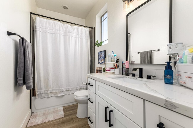 Building Photo - 2707 W Lamar Rd