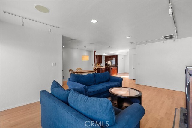 Building Photo - 321 Vía San Sebastian