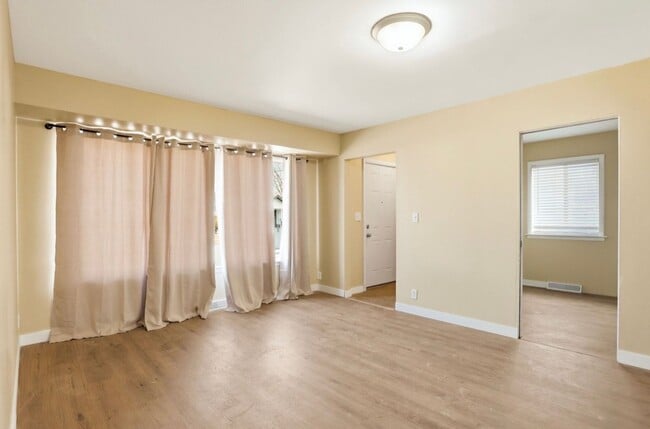 Building Photo - Freshly Renovated 3-Bedroom Home – Move-In Ready with Modern Updates!