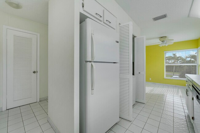 Building Photo - 13679 Date Palm Ct