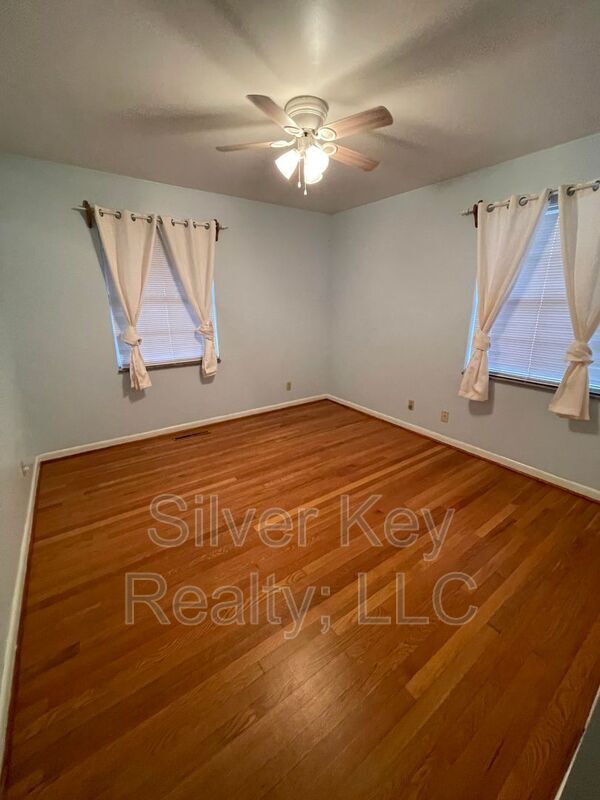 Building Photo - 214 Chestnut St