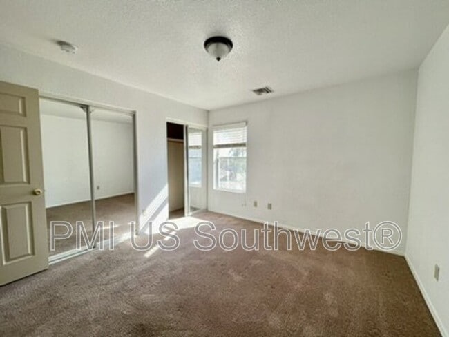 Building Photo - 2366 Parkside Dr