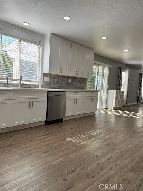 Building Photo - 8941 Carnation Dr