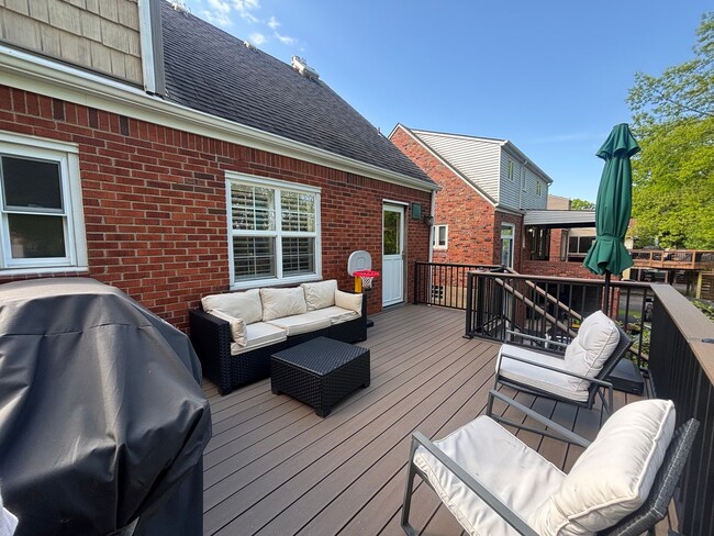 Building Photo - Beautiful 4 Bedroom Home In Mt. Lebanon!