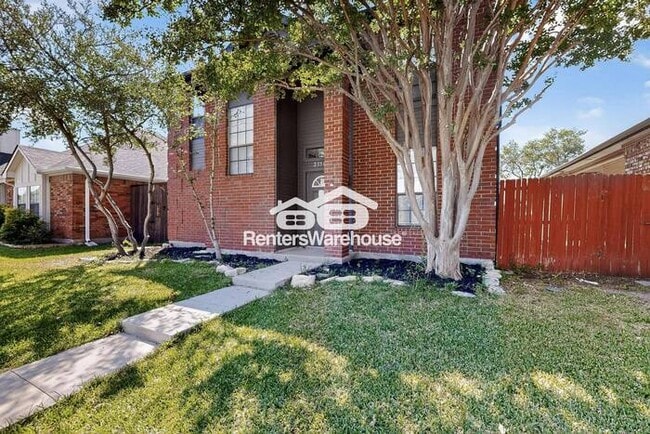 Building Photo - MOVE IN READY Rare Carrollton Home