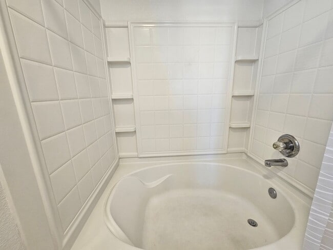 Building Photo - Charming House 3 Beds 2 1/2 Baths 2 Living...