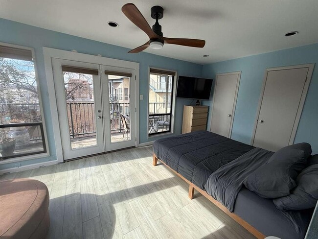 Building Photo - 1106 W 6th St