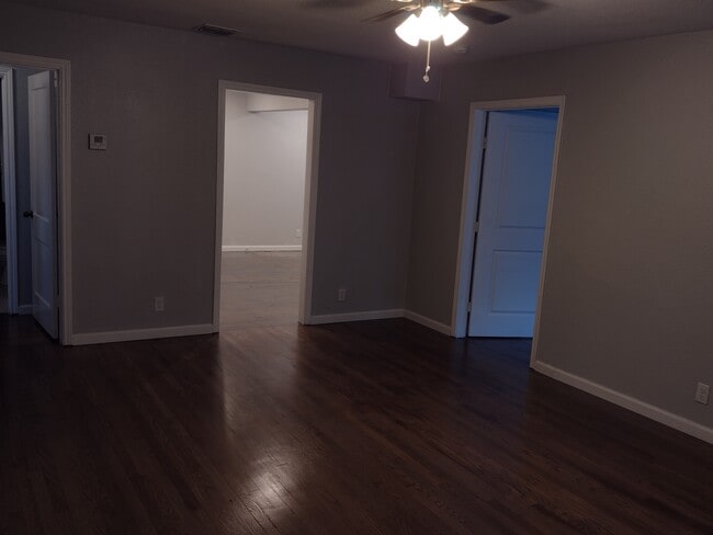 Building Photo - 219 Notre Dame Dr