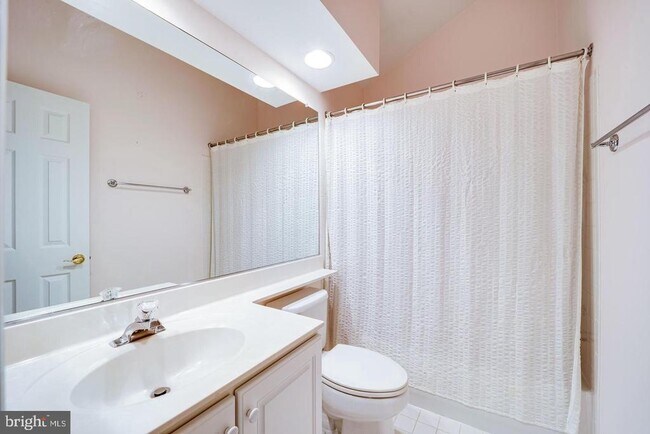 Building Photo - 819 Rivergate Pl