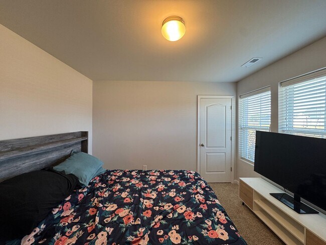 Building Photo - Beautiful 3 Bed 2 Bath Home in Stedman