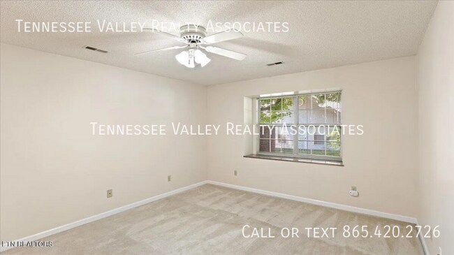 Building Photo - 805 Cedar Ln