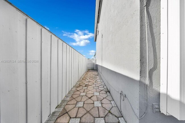 Building Photo - 11351 SW 63rd Terrace