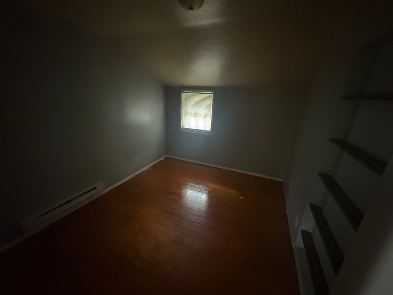 Primary Photo - 123 Gertrude St
