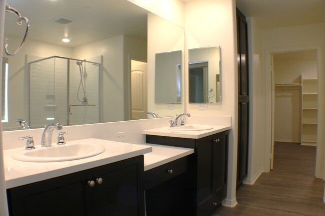 Building Photo - Stunning Redlands Home For Rent